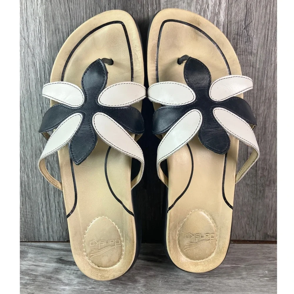 Dansko Womens Black White Leather Floral Petal Thong Wedge Sandals Size 38 7.5-8